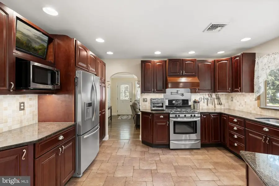 65 Brandywine St, Chadds Ford, PA 19317 - #3