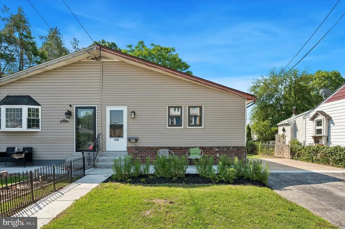 428 Manhattan St, Essington, PA 19029 - #1