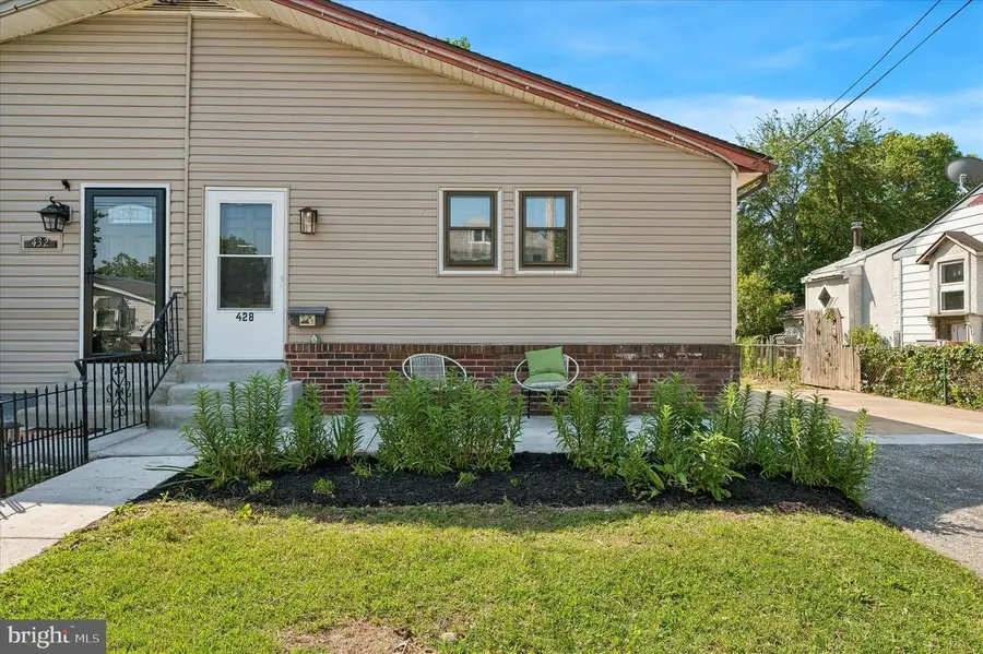 428 Manhattan St, Essington, PA 19029 - #2