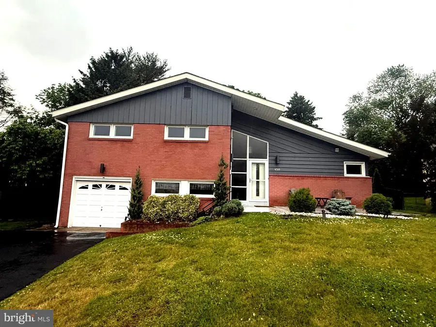 450 Foster Dr, Springfield, PA 19064 - #2
