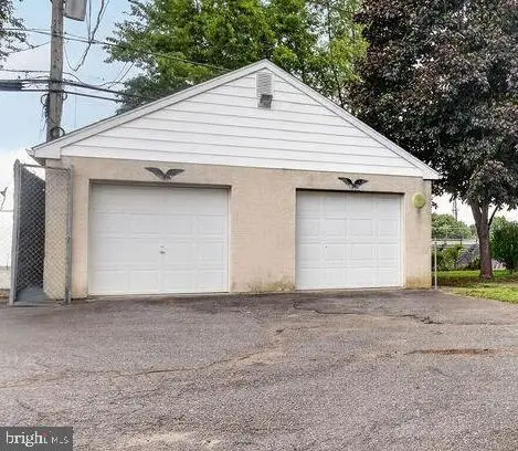 950 Thornton Rd, Upper Chichester, PA 19061 - #2