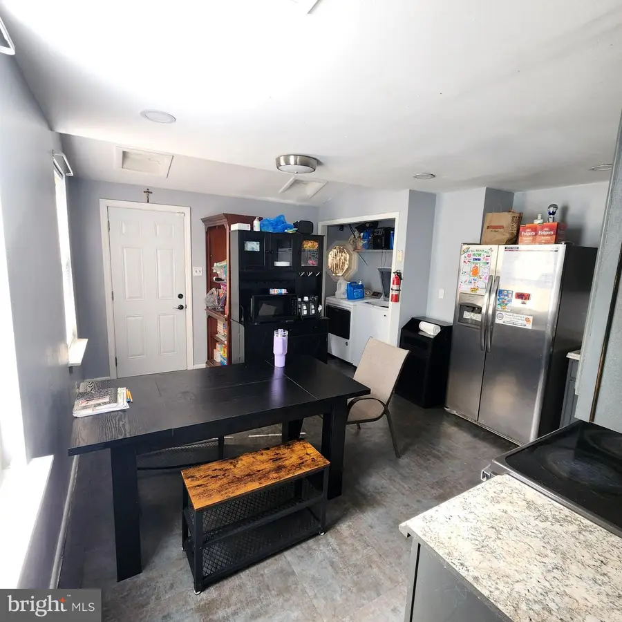 206 Harvey Ave, Marcus Hook, PA 19061 - #2