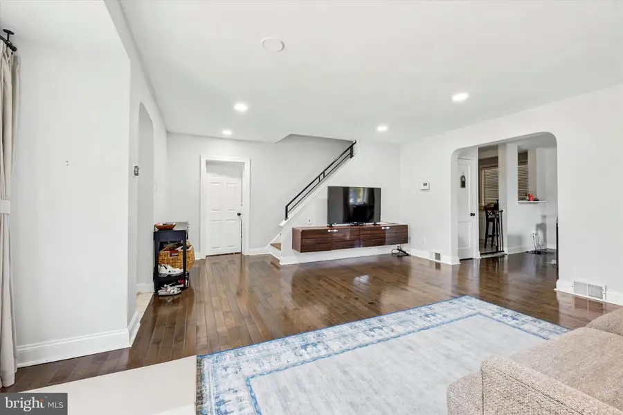1646 Surrey Ln, Havertown, PA 19083 - #2