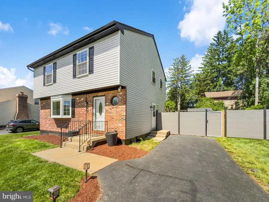 4002 Yorktown Dr, Upper Chichester, PA 19061 - #2