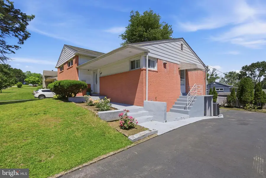 417 Foster Dr, Springfield, PA 19064 - #3