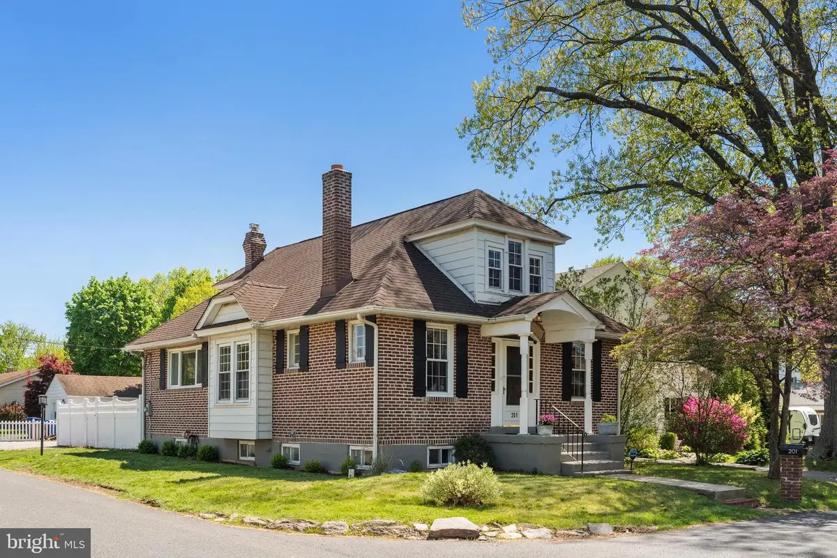 201 3rd Ave, Newtown Square, PA 19073 - #1