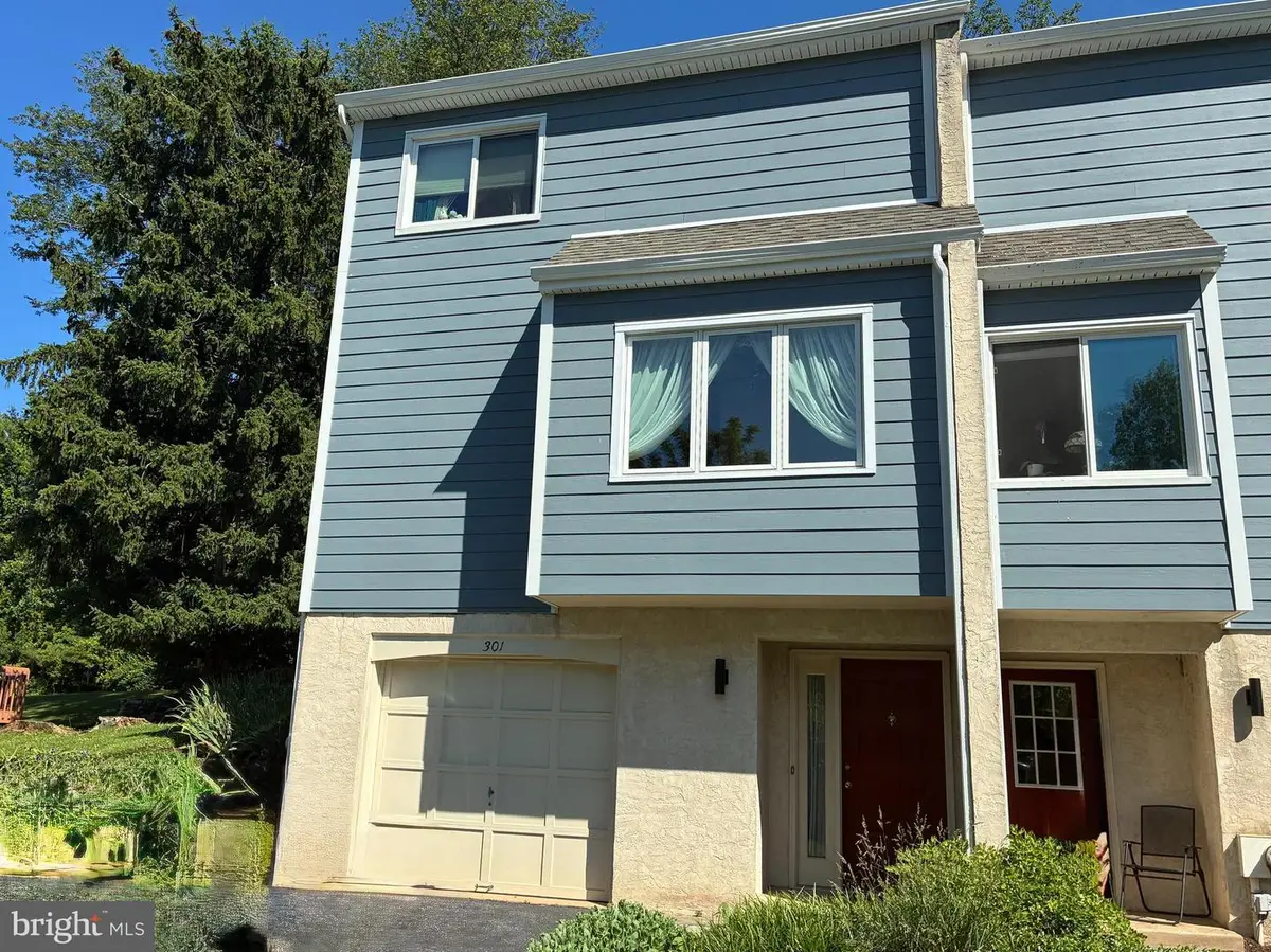 301 S Point Dr, Chadds Ford, PA 19317 - #1