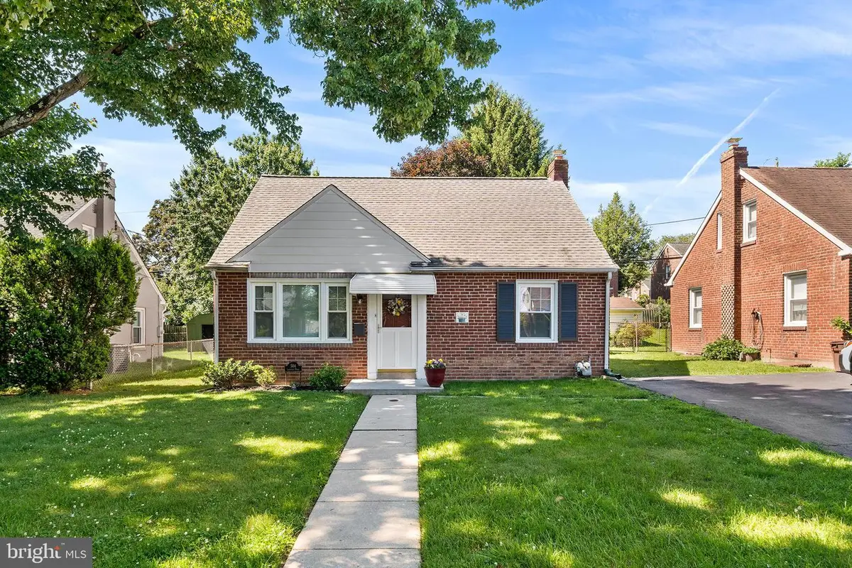 504 Lawrence Rd, Havertown, PA 19083 - #1