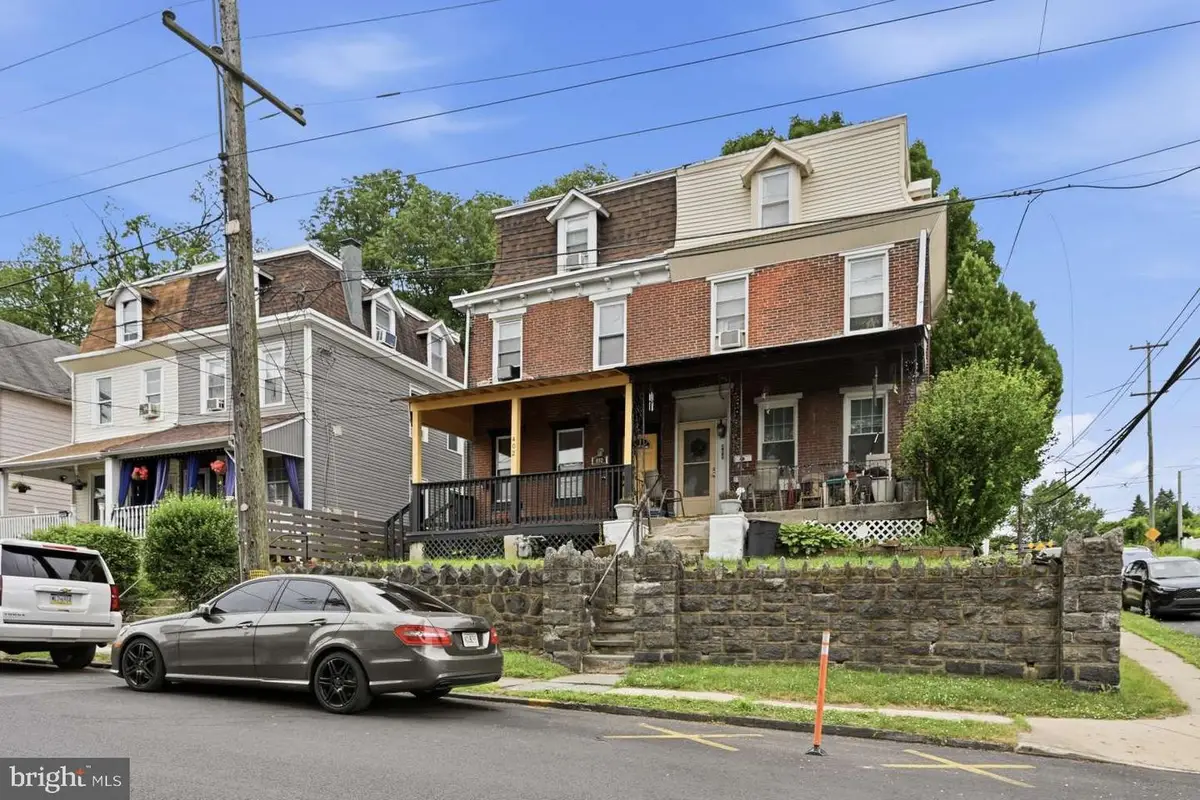 402 Poplar St, Darby, PA 19023 - #1
