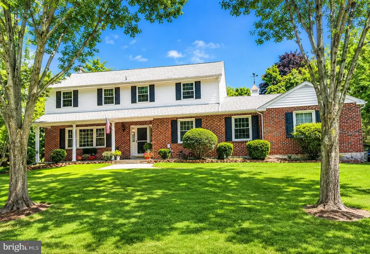 2015 Kerwood Dr, Broomall, PA 19008 - #1