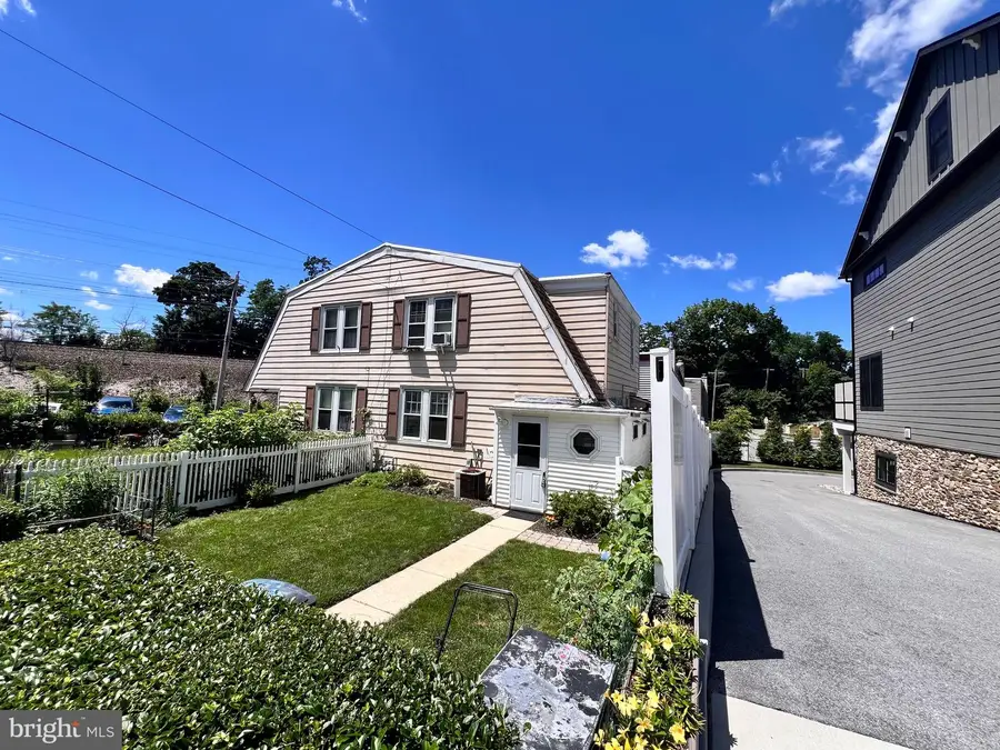 202 N Aberdeen Ave, Wayne, PA 19087 - #2