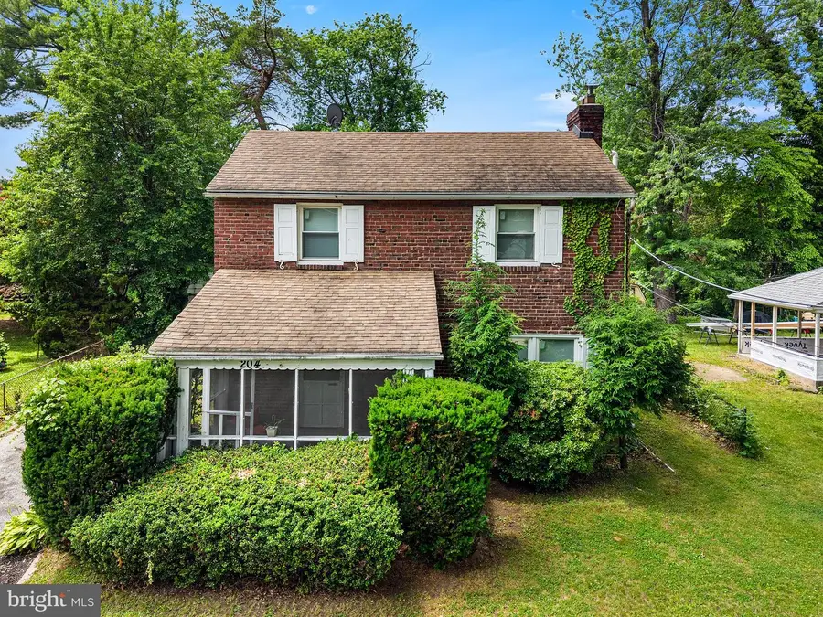 204 N Woodlawn Ave, Aldan, PA 19018 - #2