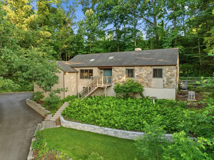 48 Locust Farm Dr, Thornton, PA 19373 - #2