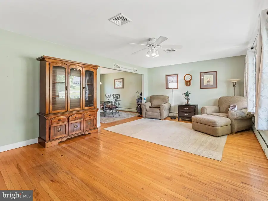 2165 Overlook Dr, Aston, PA 19014 - #3