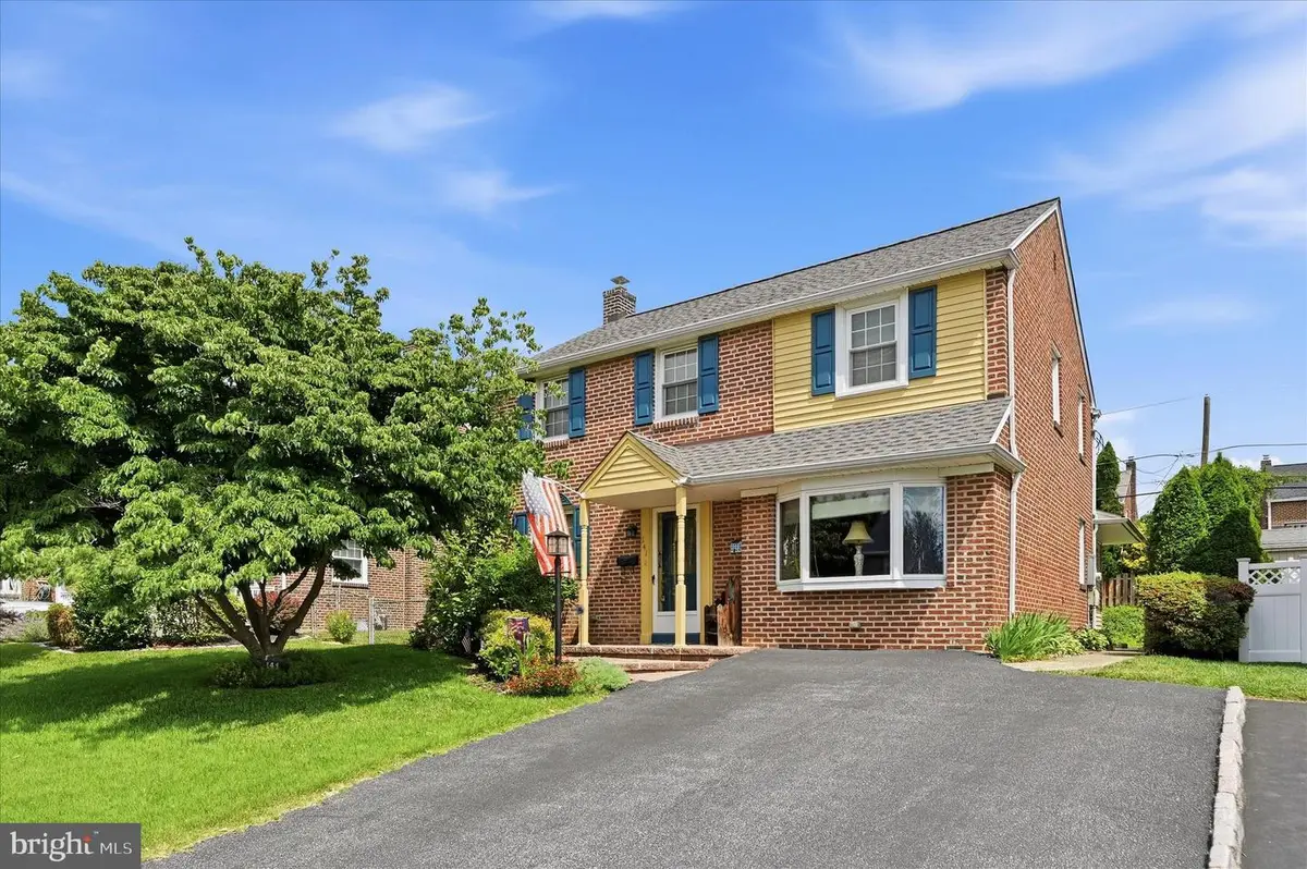 141 Flintlock Rd, Drexel Hill, PA 19026 - #1