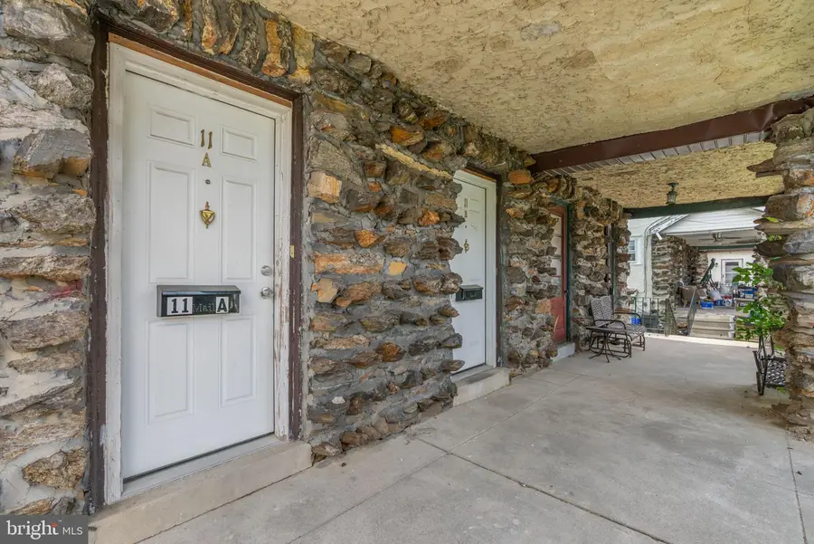 11 Oakley Rd, Upper Darby, PA 19082 - #3
