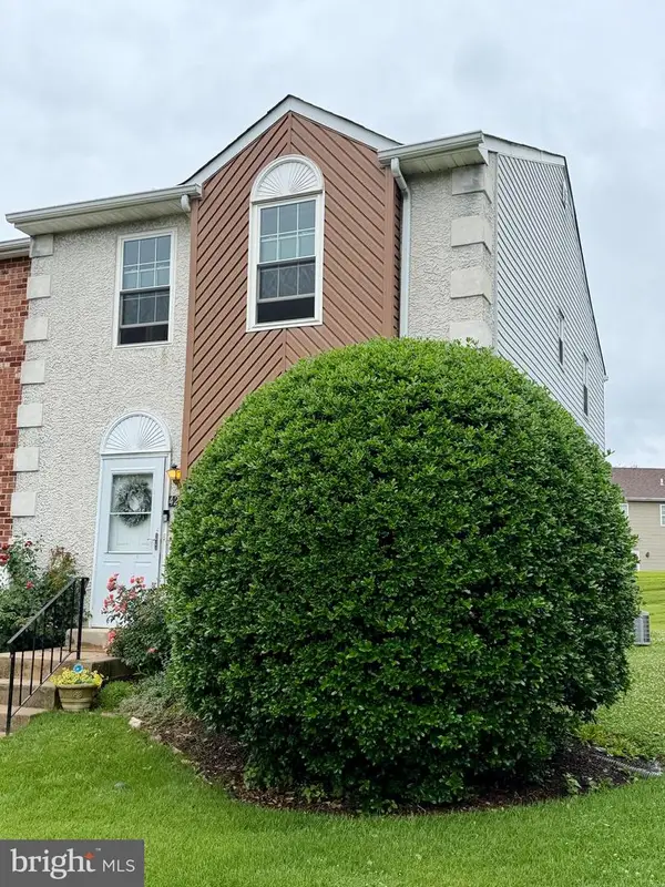 428 Cedarcrest Ln #8, UPPER CHICHESTER, PA 19014