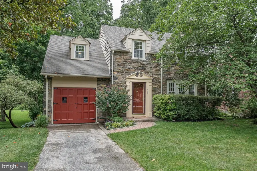 525 W Beechtree Ln, Wayne, PA 19087 - #2