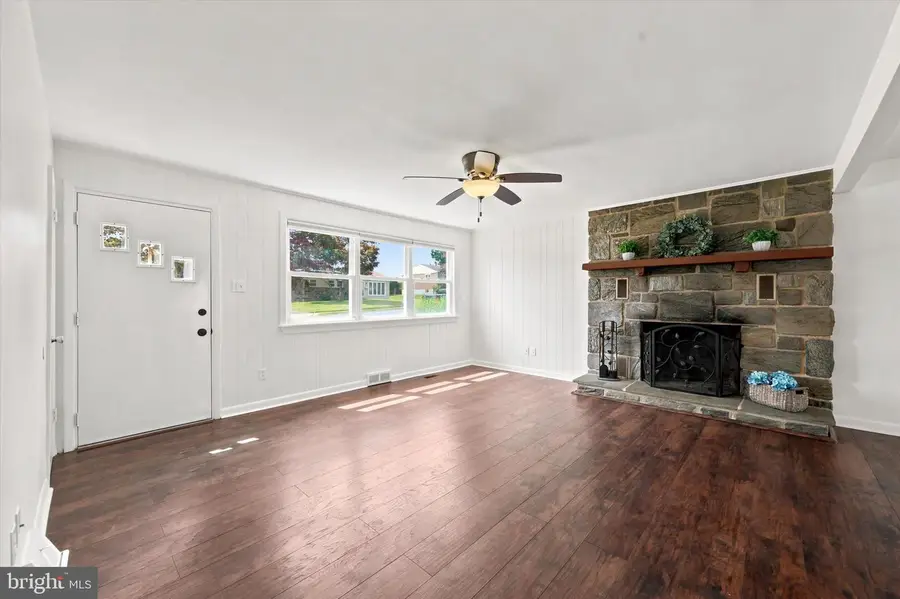 112 Tillman Ln, Aston, PA 19014 - #3