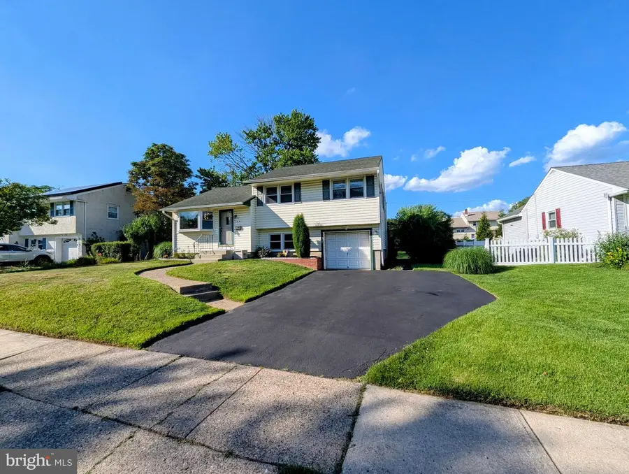 3641 Deepwater Ln, Brookhaven, PA 19015 - #2