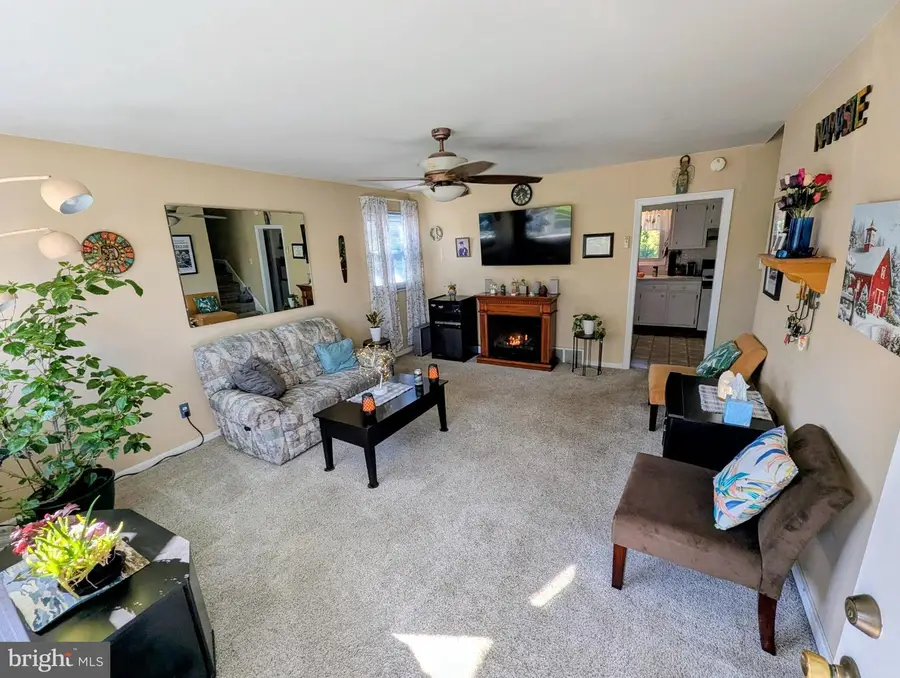 3641 Deepwater Ln, Brookhaven, PA 19015 - #3