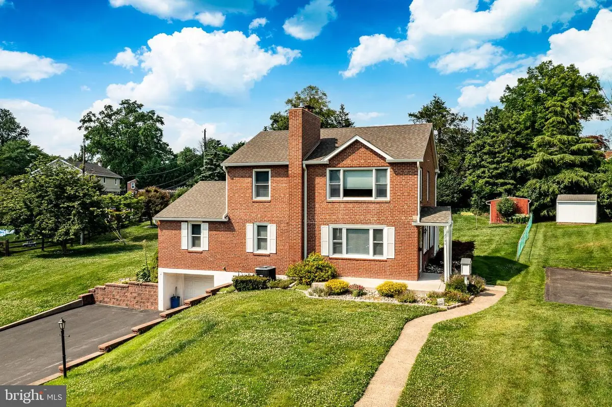 2741 Hillview Rd, Broomall, PA 19008 - #1