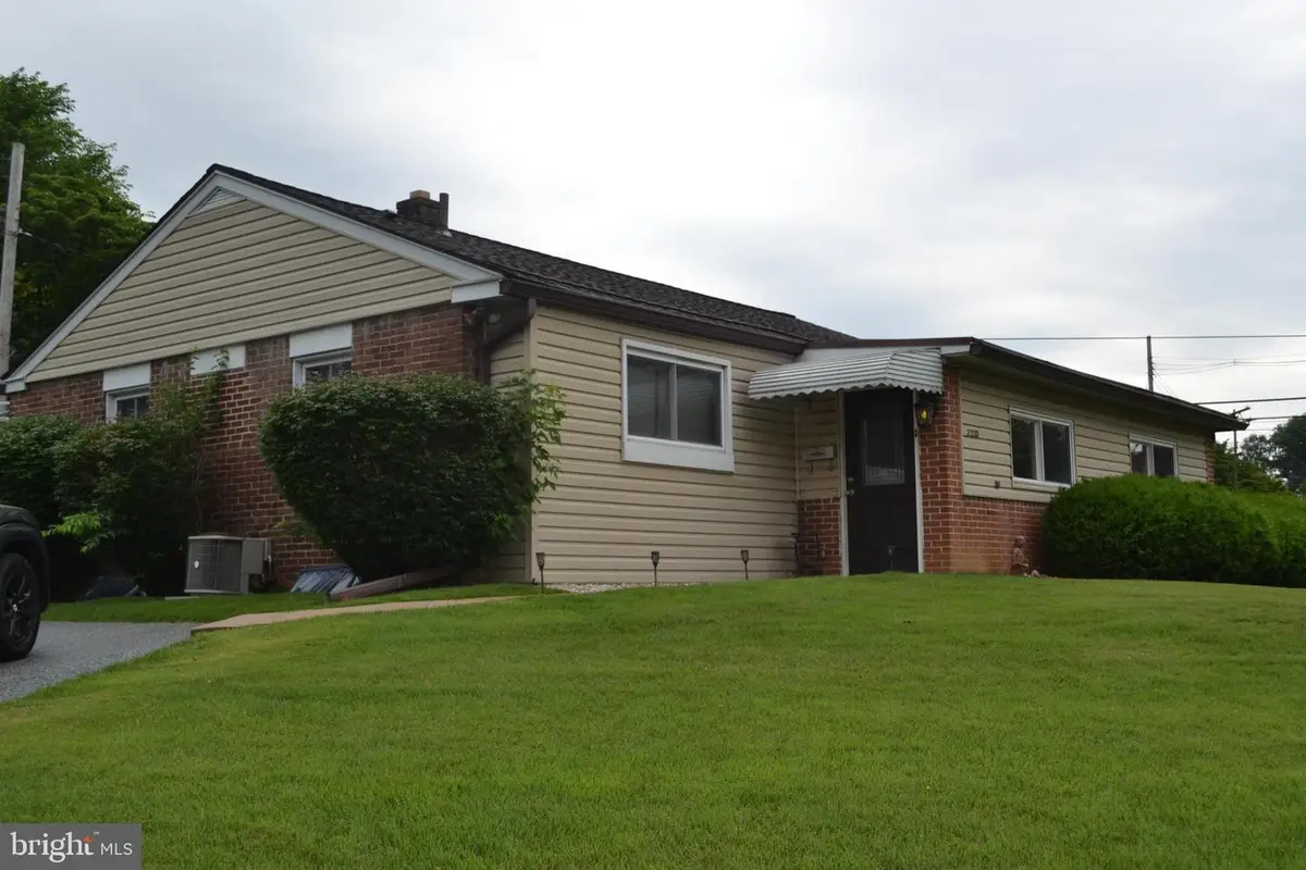 2220 Baldwin Run Dr, Aston, PA 19014 - #1