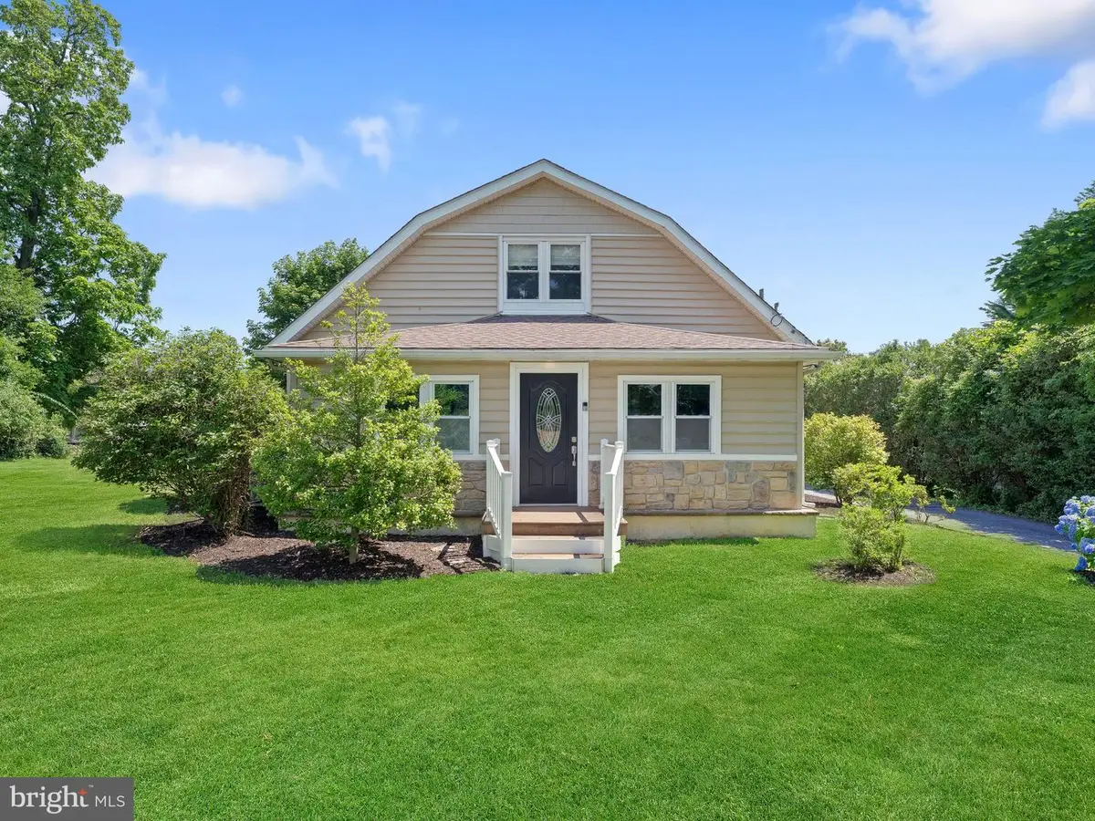 53 S New Middletown Rd, Media, PA 19063 - #1