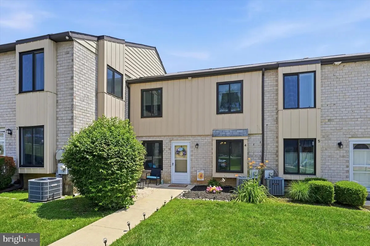 5200 Hilltop Dr #j4, Brookhaven, PA 19015 - #1