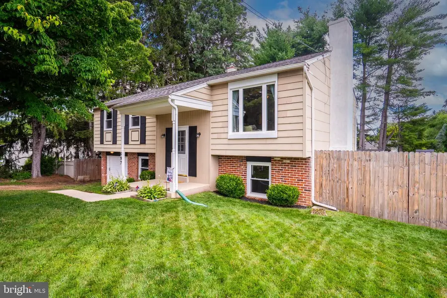 697 Cherry Tree Rd, Upper Chichester, PA 19014 - #2