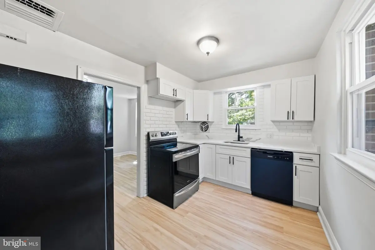 725 Irvington Pl, Chester, PA 19013 - #1