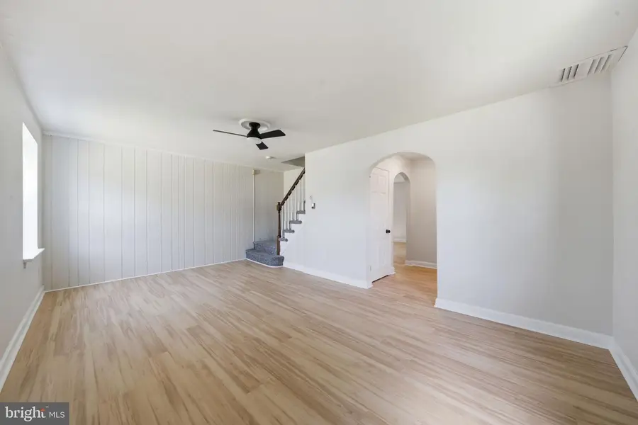 725 Irvington Pl, Chester, PA 19013 - #3