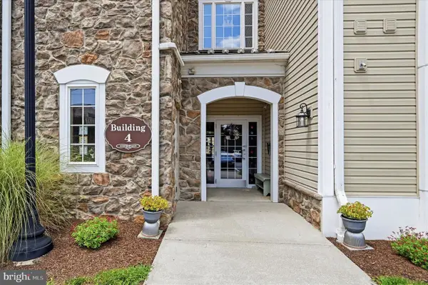 421 Creekside Dr, BROOKHAVEN, PA 19015
