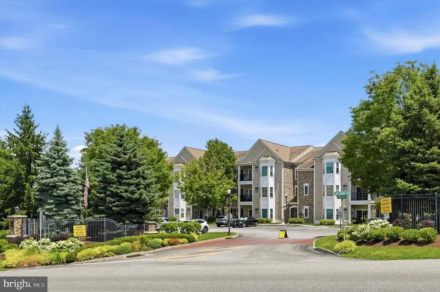 421 Creekside Dr, Brookhaven, PA 19015 - #2