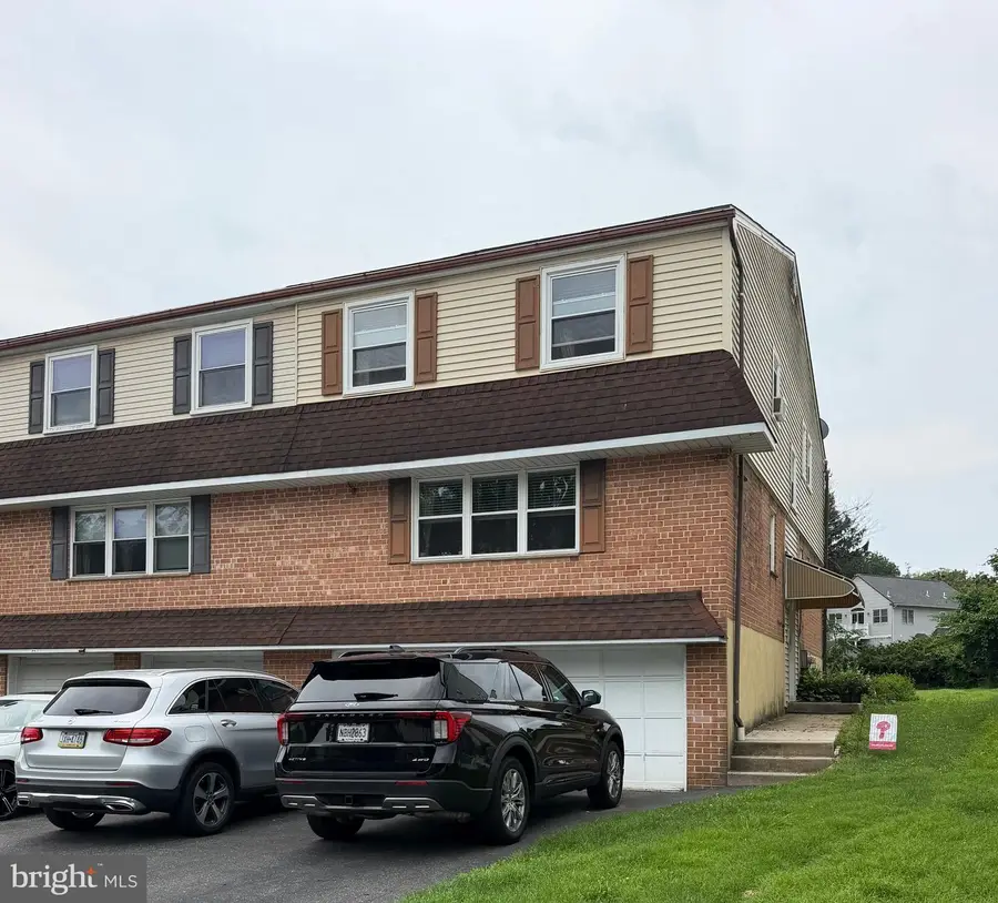 622 Country Ln, Morton, PA 19070 - #2
