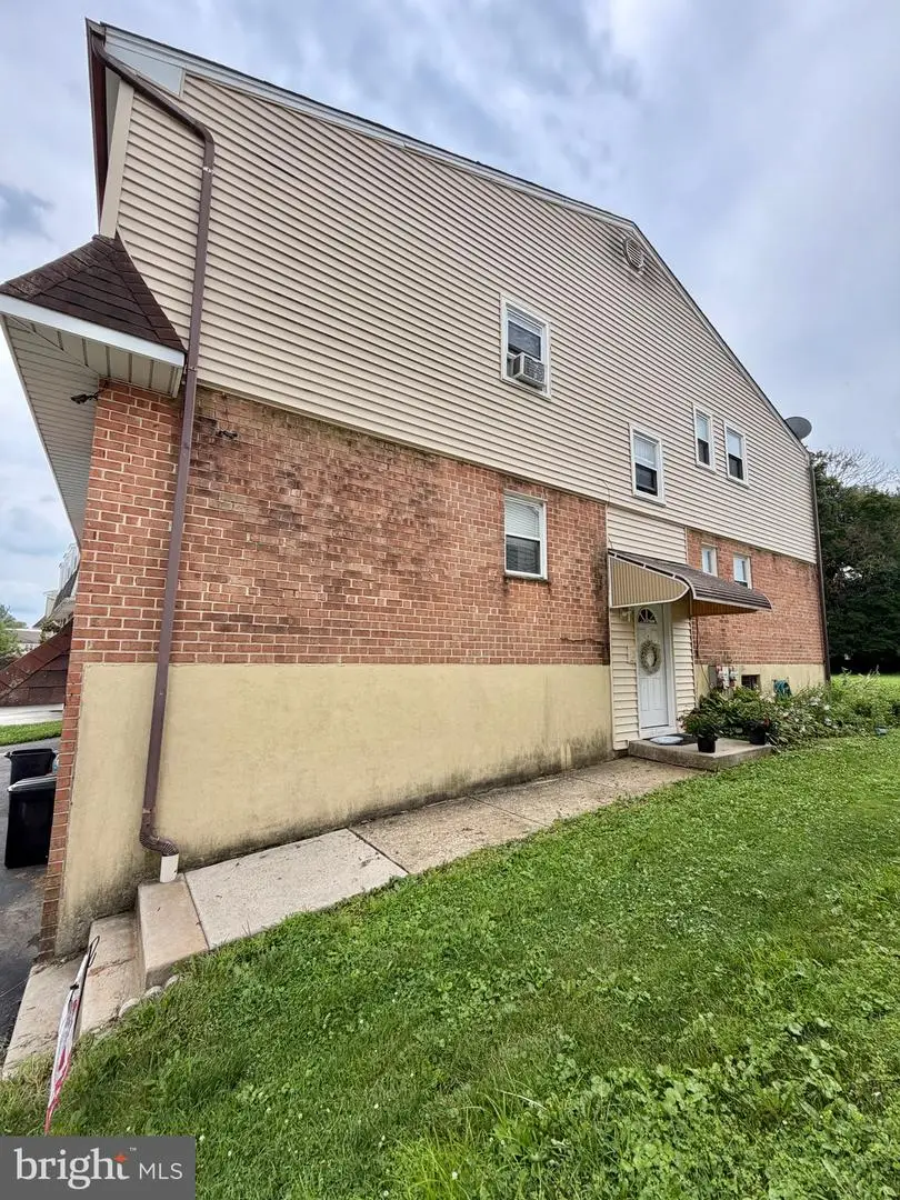 622 Country Ln, Morton, PA 19070 - #3