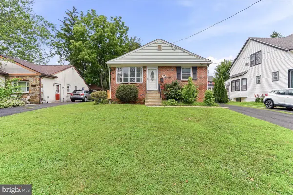 426 Sharp Ave, GLENOLDEN, PA 19036