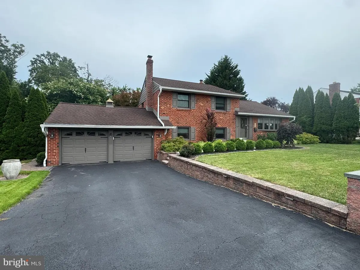 609 Hillside Ave, Brookhaven, PA 19015 - #1