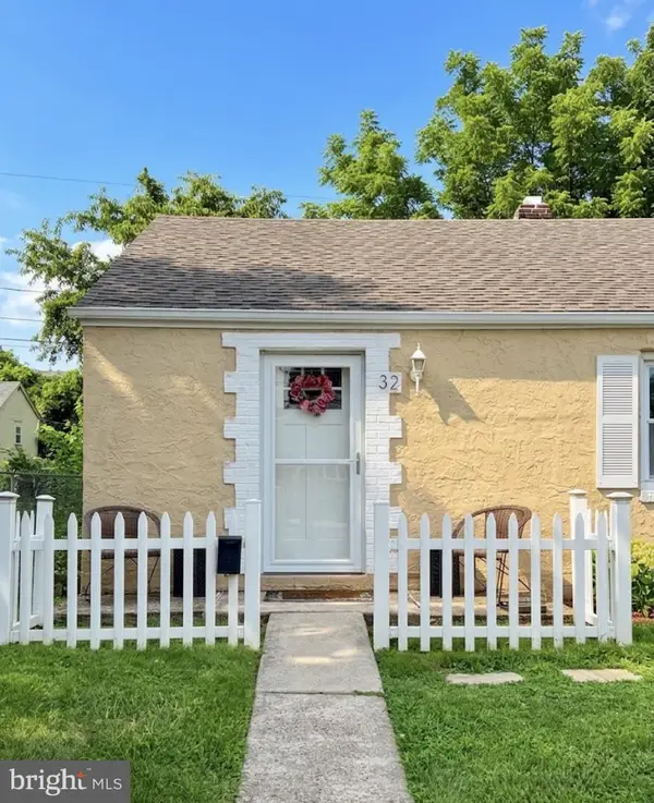 32 Scarlet Ave, ASTON, PA 19014