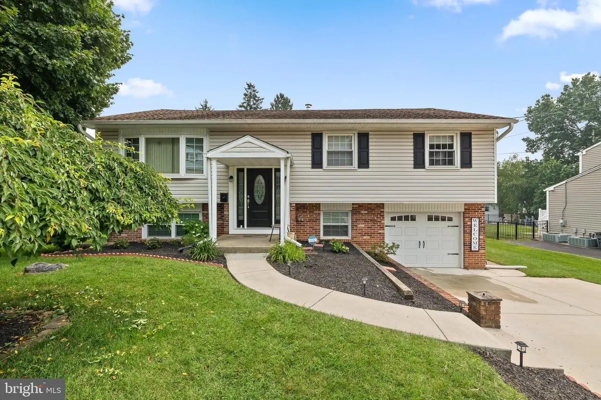 2255 Hillside Ln, Aston, PA 19014 - #1