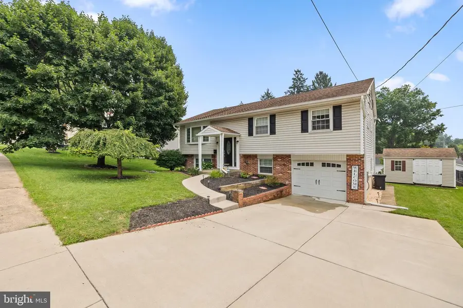 2255 Hillside Ln, Aston, PA 19014 - #2