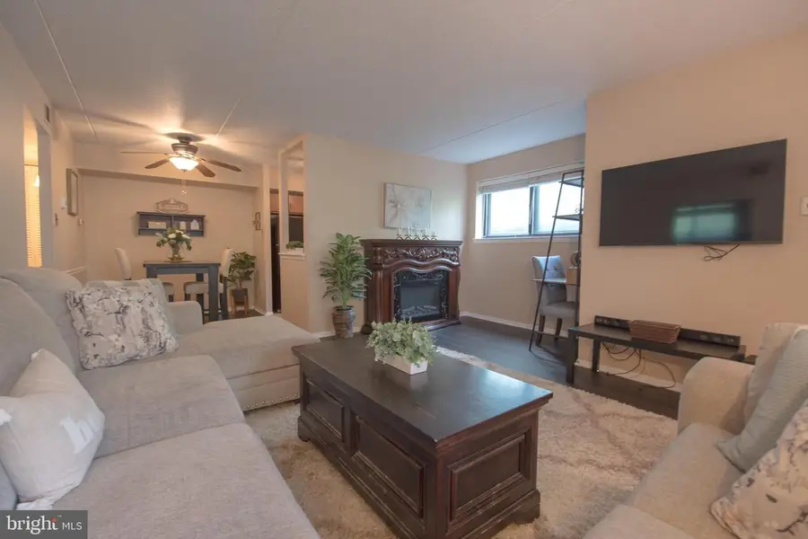 6106 Hilltop Dr #16, Brookhaven, PA 19015 - #2