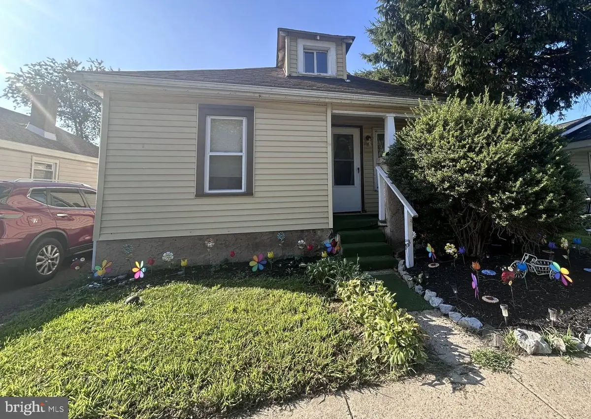 239 Broadway Ave, Upper Chichester, PA 19014 - #1