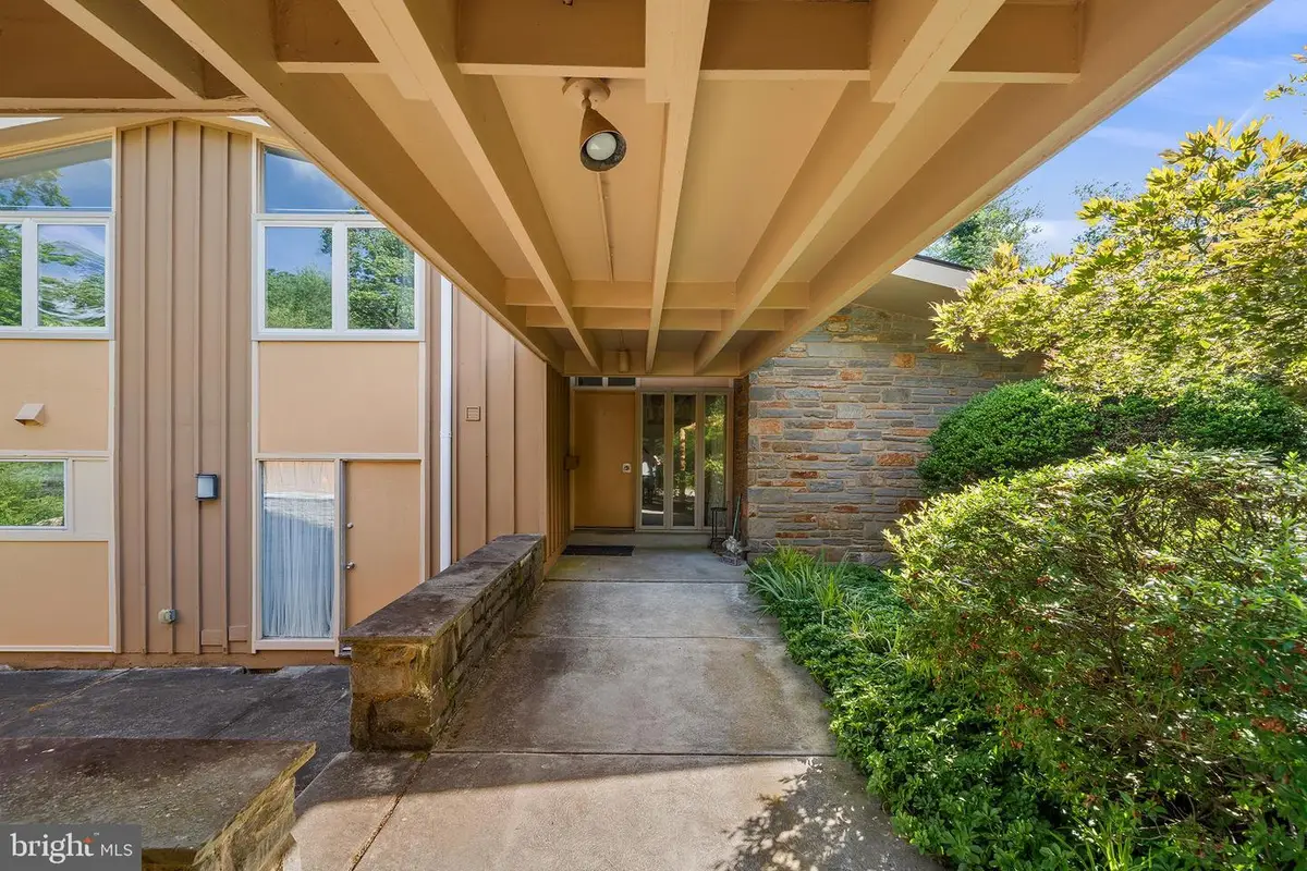 129 Locust Grove Rd, Bryn Mawr, PA 19010 - #1