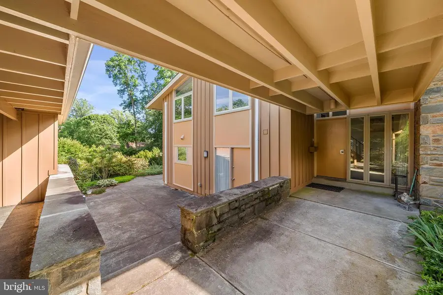129 Locust Grove Rd, Bryn Mawr, PA 19010 - #2