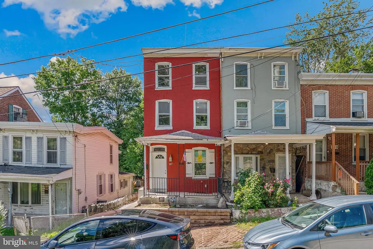 905 Mulberry St, Brookhaven, PA 19015 - #1