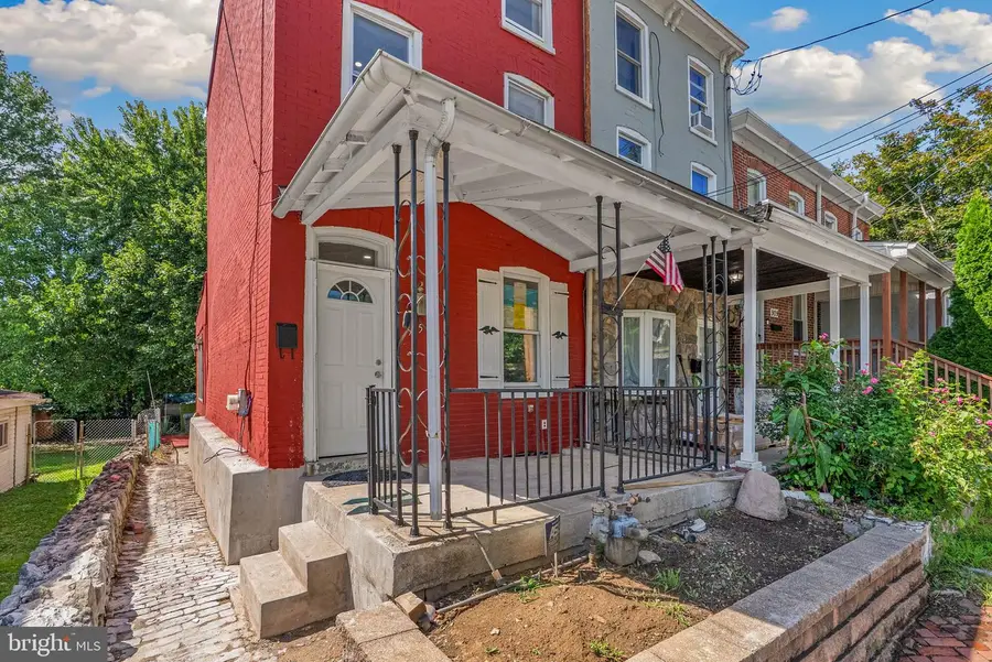 905 Mulberry St, Brookhaven, PA 19015 - #2