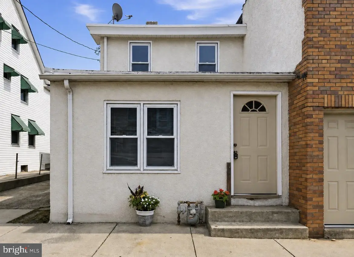 35 Marshall Ave, Marcus Hook, PA 19061 - #1