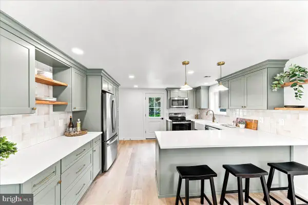 125 S Sproul Rd, BROOMALL, PA 19008
