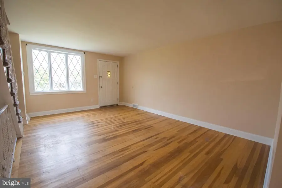 715 W Oakwood Dr, Glenolden, PA 19036 - #3